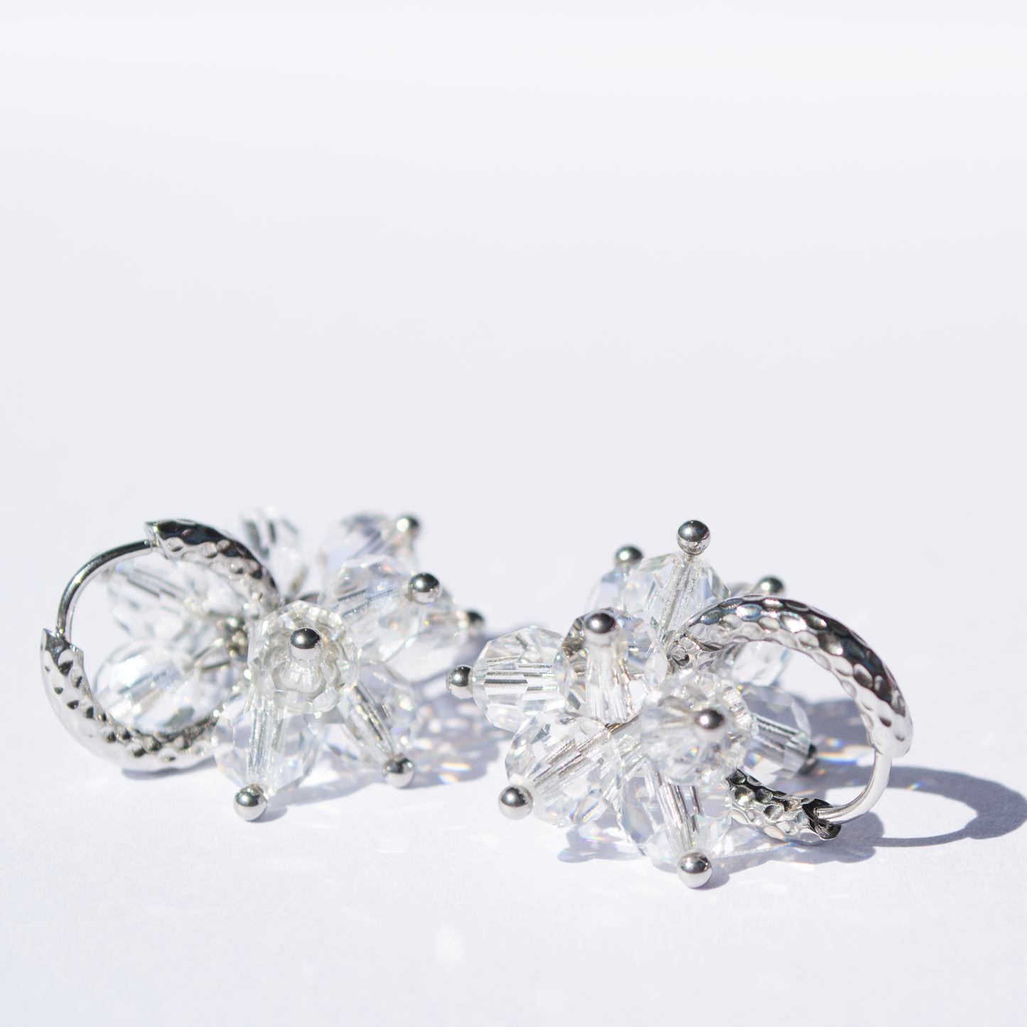 Crystal Pom Pom- white, teräs