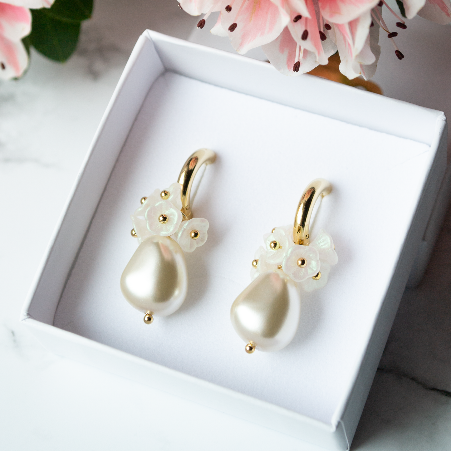 Floweret-white/pastel